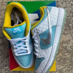 Used Nike SB Dunk Low FTC Lagoon. Men’s size 9.5